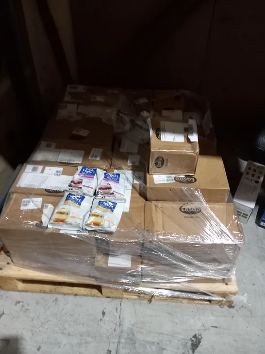 PALLET OF APPROXIMATELY 34 SETS OF ASSORTED EASI YO GREEK STYLE YOGHURT SACHETS