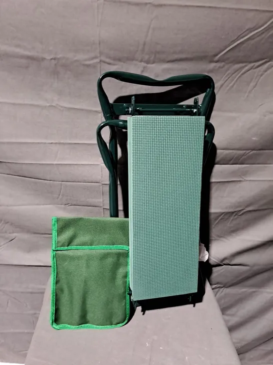 BOXED GREENFIELDS KNEELER SEAT WITH TOOL POUCH