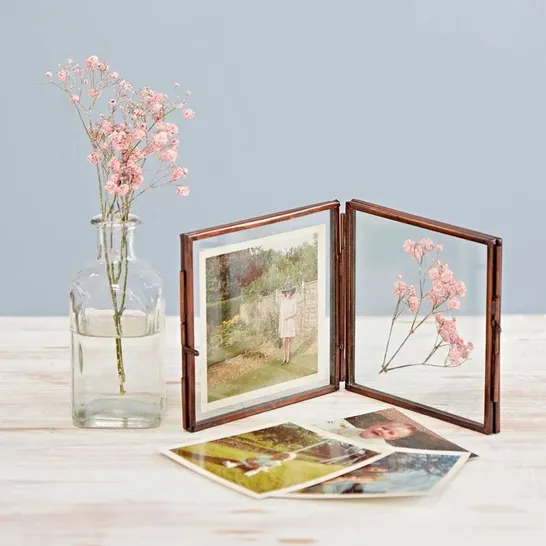 BOXED BENNITON GLASS PICTURE FRAME (1 BOX)