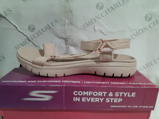 SKECHERS GO WALK SIZE 7