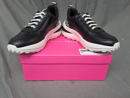 BOXED PAIR OF DANNII MINOGUE LATTE LOVERS TRAINER IN BLACK SIZE 8