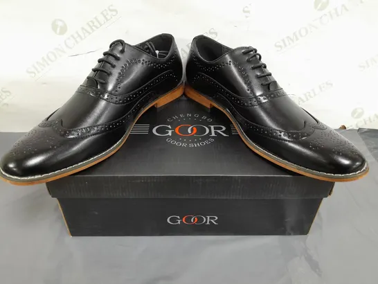 BOXED PAIR OF GOOR LACE UP SHOES IN BLACK SIZE 9