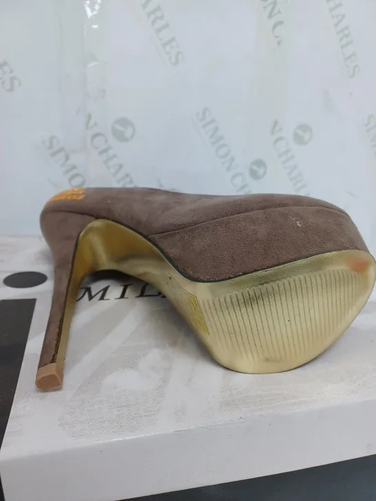 BOX OF 12 MILAYA KHAKI & beige HEELS SIZES VARY   