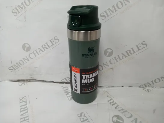 STANLEY CLASSIC TRIGGER ACTION TRAVEL MUG IN KHAKI