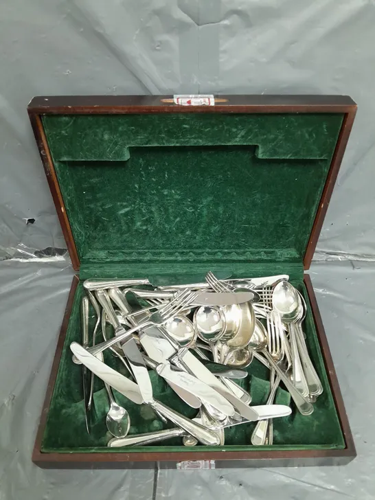 BOXED REGENCY SHEFFIELD ENGLAND CLASSIC CUTLERY 