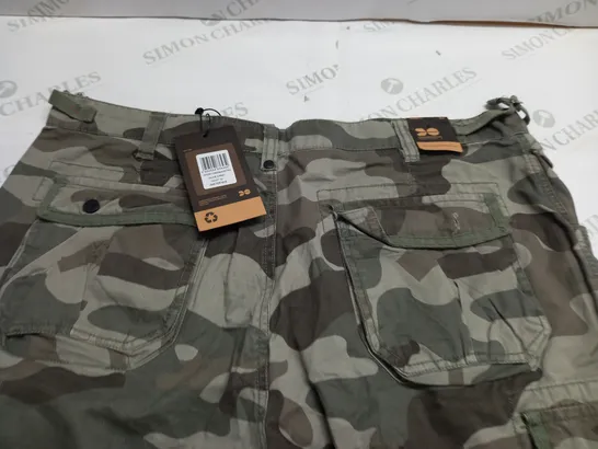 CROSSHATCH OLIVE CAMO SHORTS - W32