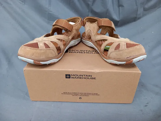 BOXED PAIR OF MOUNTAIN WAREHOUSE SUSSEX WOMEN'S COVERED SANDALS IN BROWN UK SIZE 5