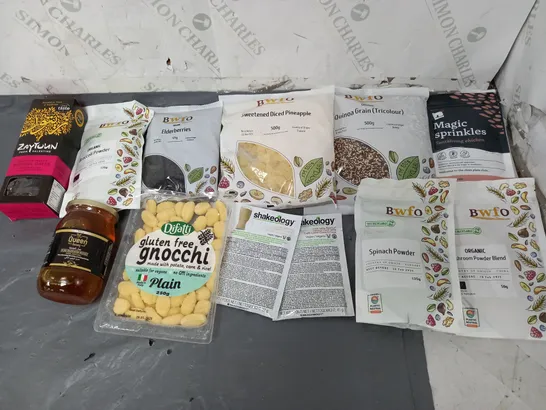 APPROXIMATELY 5 ASSORTED FOOD ITEMS TO INCLUDE - ORGANIC BROCCOLI POWDER, DICED PINEAPPLE, AND GLUTEN FREE GNOCCHI ETC. 