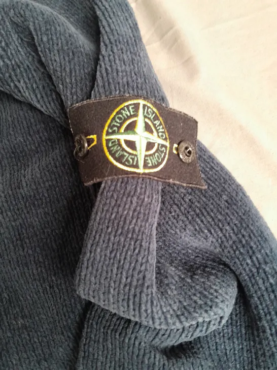 STONE ISLAND KNIT JUMPER IN NAVY - XL