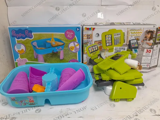 ASSORTED TOYS TO INCLUDE SMOBY LARGE CASH REGISTER AND PEPPA PIG SAND AND WATER TABLE 