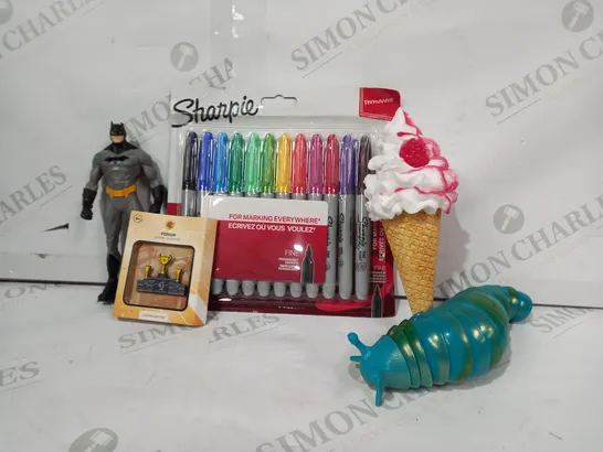 BOX OF APPROXIMATELY 20 ASSORTED TOYS AND GAMES TO INCLUDE SHARPIE PERMANENT MARKER SET, RASPBERRY PROP ICE CREAM, PODIUM ENAMEL PIN BADGE, ETC