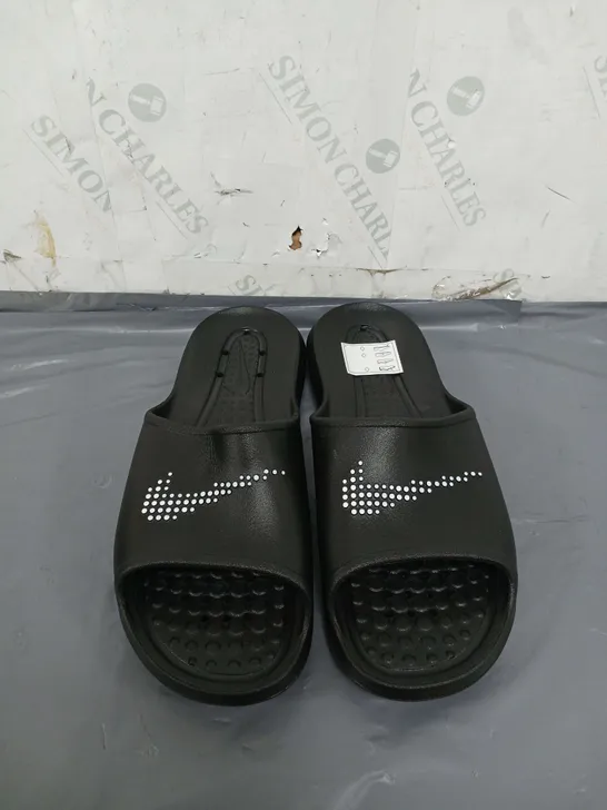 PAIR OF NIKE FOAM SLIDERS SIZE UNSPECIFIED