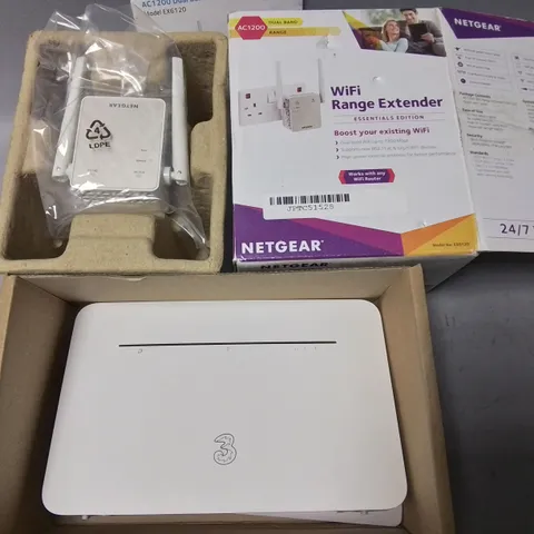 LOT OF 2 HOME NETWORKING ITEMS TO INCLUDE NETGEAR WIFI RANGE EX5ENDER AND EE ROUTER