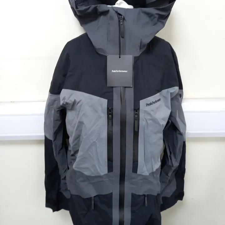 GRAVITY GORE TEX JACKET IN GREY/BLACK - L 4575982-Simon Charles Auctioneers