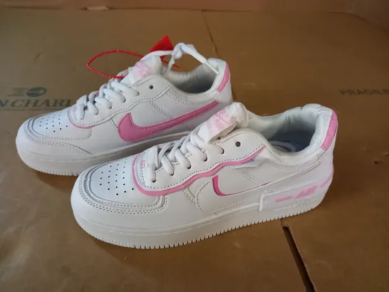 NIKE AIR FORCE 1 WHITE/PINK TRAINERS - UK 6