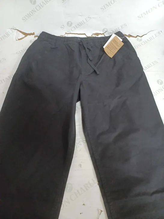 VANS RANGE RELAXED PANTS IN BLACK - MEDIUM