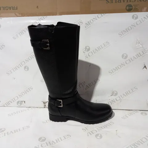 BOXED PAIR OF HOTTER FAUX LEATHER BOOTS IN BLACK UK SIZ 5.5