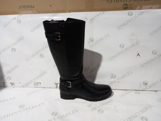 BOXED PAIR OF HOTTER FAUX LEATHER BOOTS IN BLACK UK SIZ 5.5