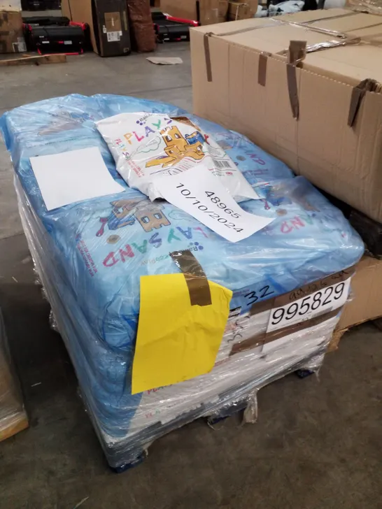 PALLET CONTAINING APPROXIMATELY 50 BAGS OF 15KG PLAY SAND 