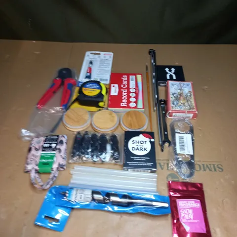 BOX OF ASSORTED ITEMS TO INCLUDE CARD GAMES, TAPE MEASURES AND DRILL BITS 