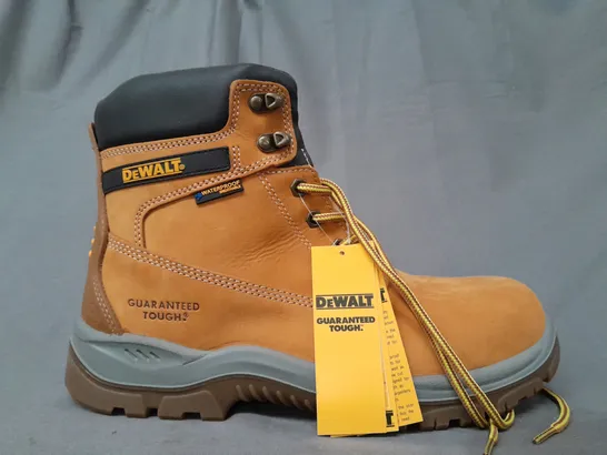 BOXED PAIR OF DEWALT STEEL TOE SAFETY BOOTS IN HONEY UK SIZE 9