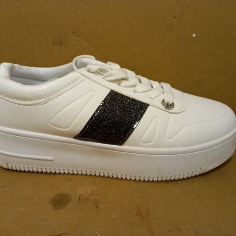 KOI FOOTWEAR WHITE TRAINERS WITH BLACK DETAIL - SIZE 4