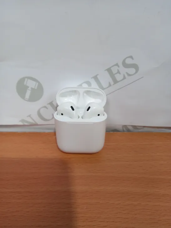 APPLE AIRPODS