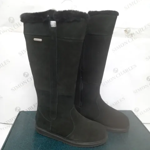 BOXED EMU AUSTRALIA BLACK BOOTS SIZE 4