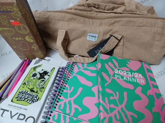 APPROXIMATELY 4 COTTON ON ITEMS INCLUDING TAN EXTRA LARGE TOTE BAG, 2023/2024 PLANNER, BOX OF SOCKS