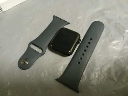 APPLE WATCH 40MM WITH GREY STRAP