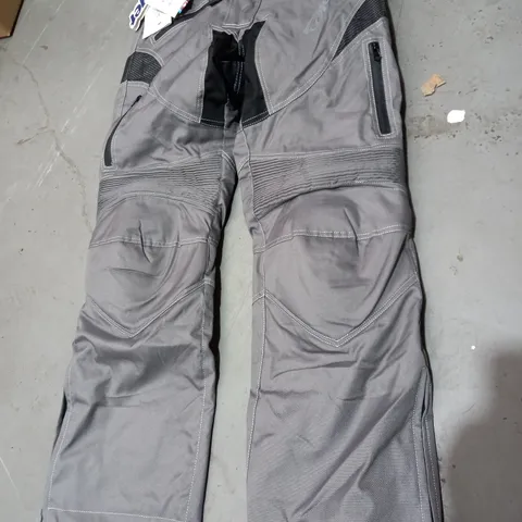 PAIR OF JET MOTORCYCLE PANTS SIZE 32