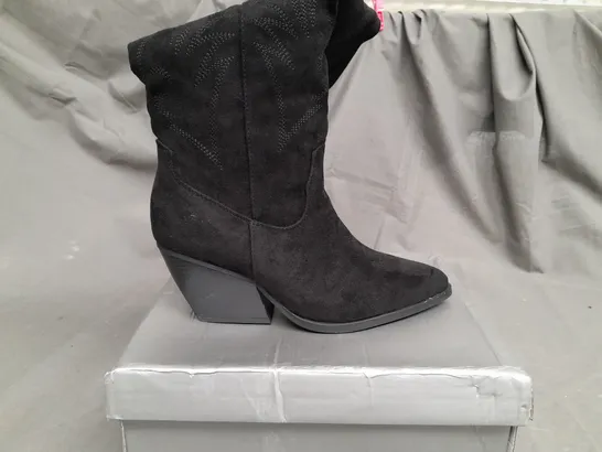 BOXED SUPER MODE HIGH HEEL BOOTS IN BLACK - SIZE 36