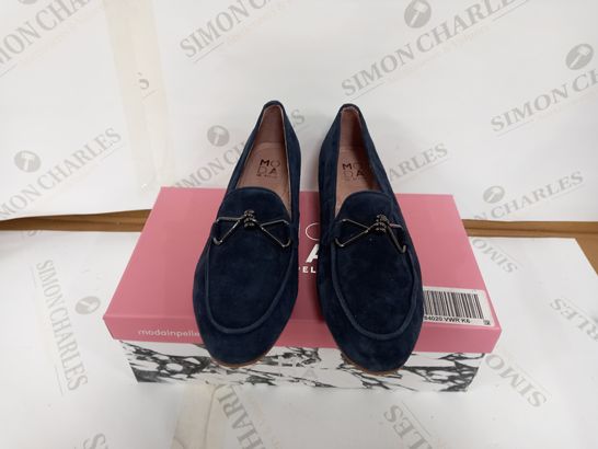 BOXED PAIR OF MODA IN PELLE SLIP ON SHOES (BLUE, SIZE 39EU)