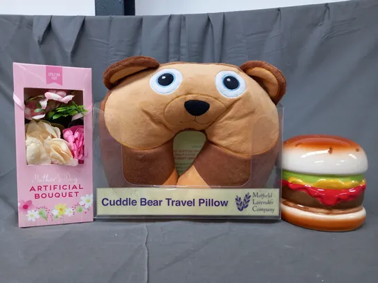 BOX OF APPROXIMATELY 20 ASSORTED HOUSEHOLD ITEMS TO INCLUDE MOTHER'S DAY ARTIFICIAL BOUQUET, CUDDLE BEAR TRAVEL PILLOW, NOVELTY BURGER MONEY BANK, ETC - COLLECTION ONLY