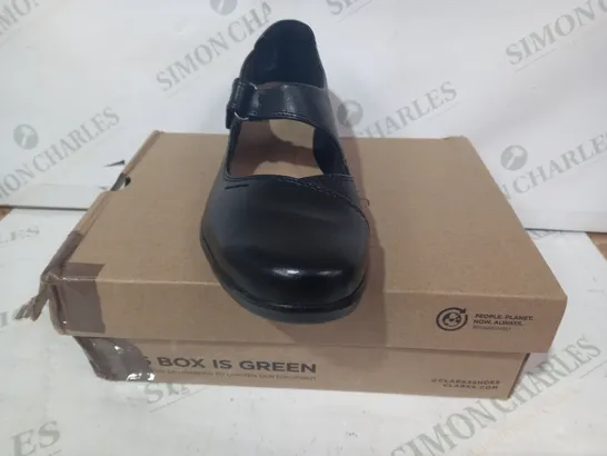 BOXED PAIR OF CLARKS HOPE HENLEY LEATHER SHOES IN BLACK UK SIZE 5.5