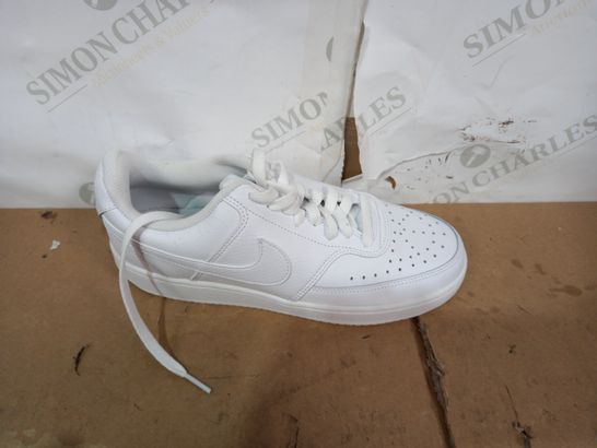 PAIR OF NIKE WHITE TRAINERS SIZE 6