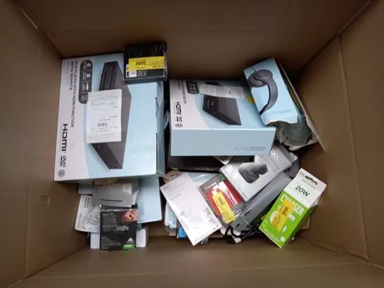 BOX OF APPROX 30 ASSORTED ELECTRICAL ITEMS TOO INCLUDE EARPHONES, RADIO AND POWER ADAPTER