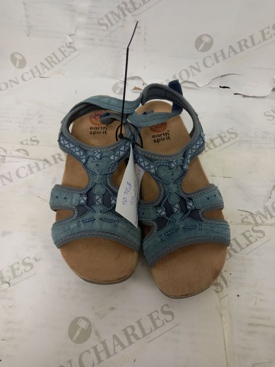 EARTH SPIRIT FAIRMONT SANDAL WITH BUNJEE STRAP DETAIL - SIZE UNSPECIFIED, BLUE 