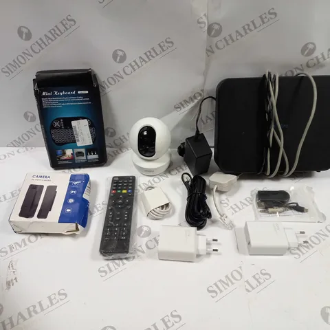 BOX TO CONTAIN APPROX. 12 X ASSORTED TECH PRODUCTS AND ACCESSORIES. INCLUDES CHARGING CABLES, REMOTE, MINI KEYBOARD ETC 