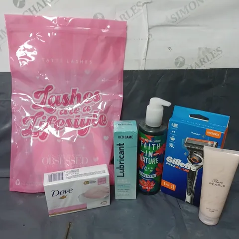 APPROXIMATELY 20 ASSORTED COSMETIC PRODUCTS TO INCLUDE TATTI LASHES, DOVE SOAP, AND GILLETTE PROGLIDE RAZOR  ETC. 