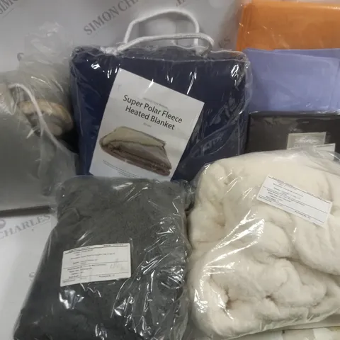 LOT OF 12 ASSORTED HOME FABRIC ITEMS TO INCLUDE BLANKET HOODIE, HEATED BLANKET AND PILLOWCASES