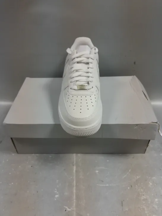 BOXED PAIR OF NIKE AIR FORCE 1 '07 TRAINERS IN WHITE - 7