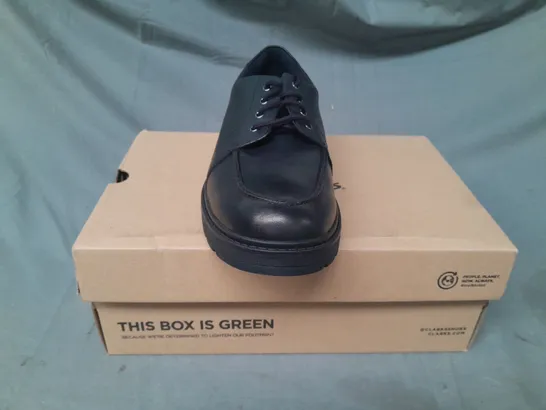 BOXED PAIR OF CLARKS LOXHAM PACE LACE-UP SHOES IN BLACK UK SIZE 10