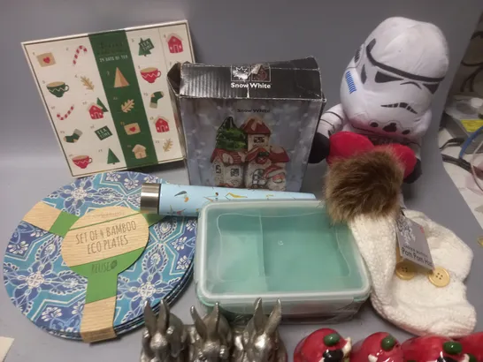 LOT OF 11 ASSORTED HOUSEHOLD ITEMS TO INCLUDE BAMBOO PLATES, KITCHEN STORAGE TUBS, STORMTROOPER PLUSHIE AND RABBIT ORNAMENT