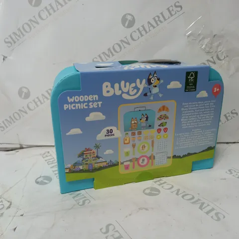 BOXED BLUEY WOODEN PICNIC SET  