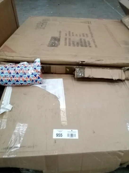 PALLET OF FURNITURE PARTS 