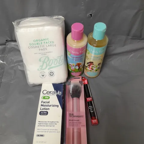 APPROXIMATELY 20 ASSORTED COSMETICS PRODUCTS TO INCLUDE - CHILD'S FARM SHAMPOO AND CONDITIONER - CERAVE FACIAL MOISTURIZING LOTION - REAL TECHNIQUES BLUSH BRUSH - ETC 