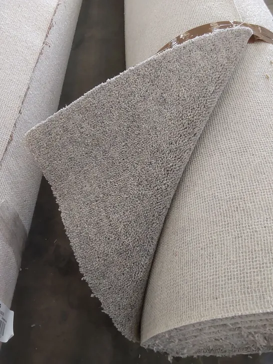 ROLL OF QUALITY LINGDALE AYSGARTH CARPET // SIZE: APPROX 5 X 6.37m