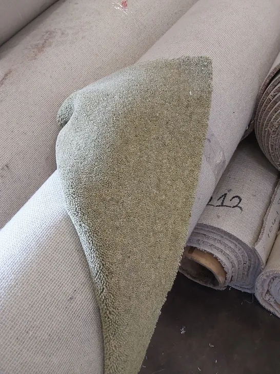 ROLL OF QUALITY ROSEDALE SPAUNTON MOOR CARPET // SIZE: APPROX 4 X 5.02m