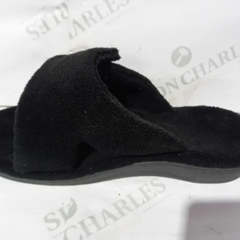 BOXED PAIR OF VIONIC INDULGE RELAX BLACK SLIPPERS UK SIZE 8